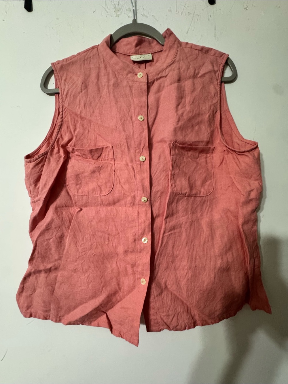 Amanda Smith Coral Sleeveless Button-Front Linen Sleeveless shirt